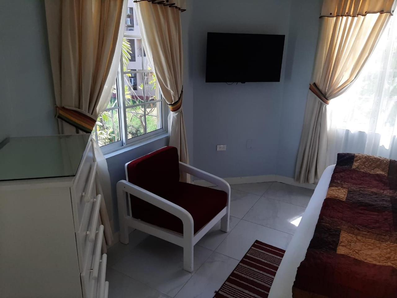 Marchabell By The Sea E22 Appartement Ocho Rios Buitenkant foto