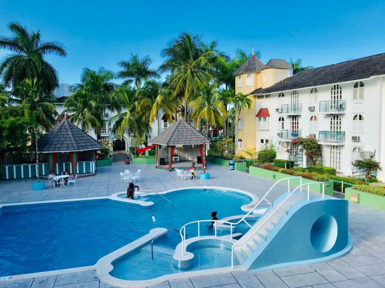 Marchabell By The Sea E22 Appartement Ocho Rios Buitenkant foto